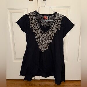 JOHNNY WAS EMBROIDERED TEE SIZE S